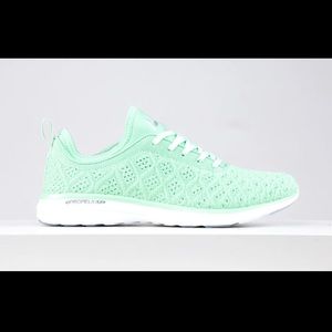 NEW- APL Techloom Phantom size 6.5